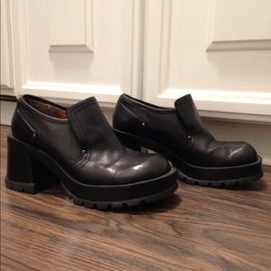 90's Chunky black heels